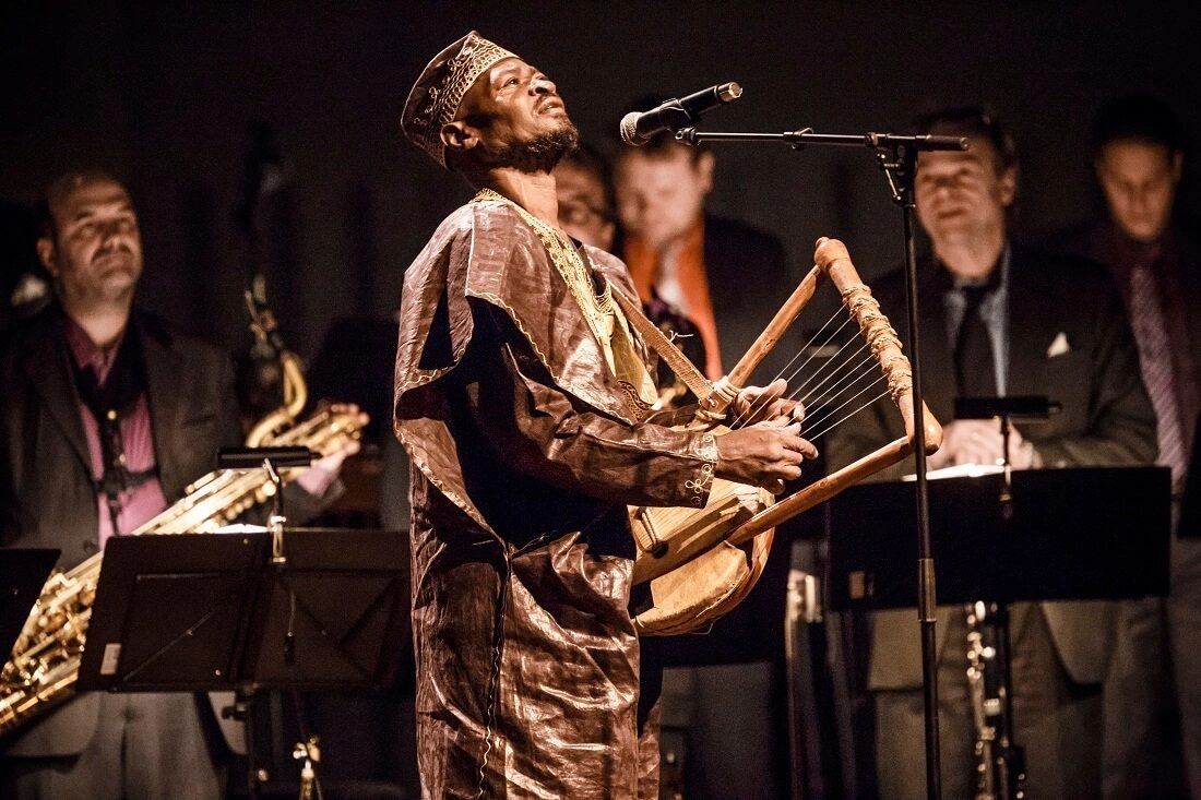 Afrika - White Man Sleeps