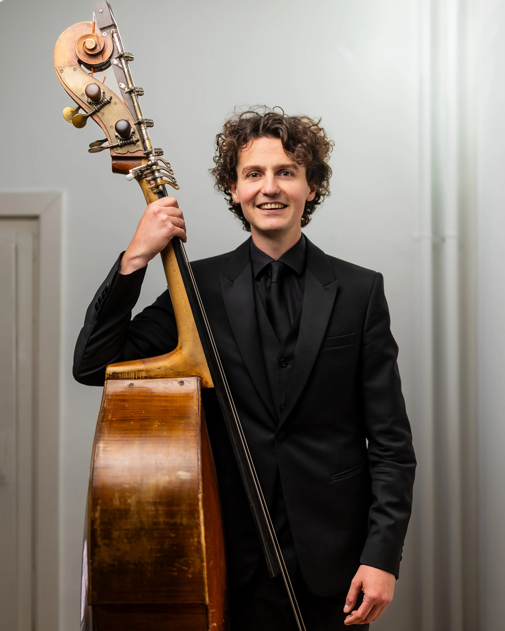 Felix Lashmar contrabas NBE foto Juri Hiensch